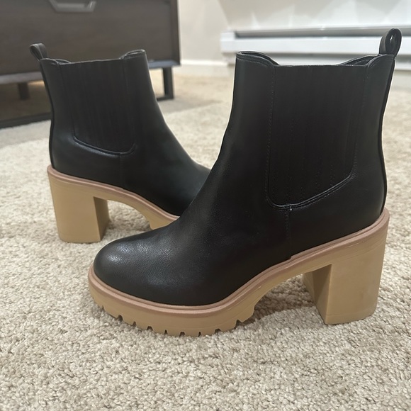 Dolce Vita Heeled Bootie - Picture 2 of 7